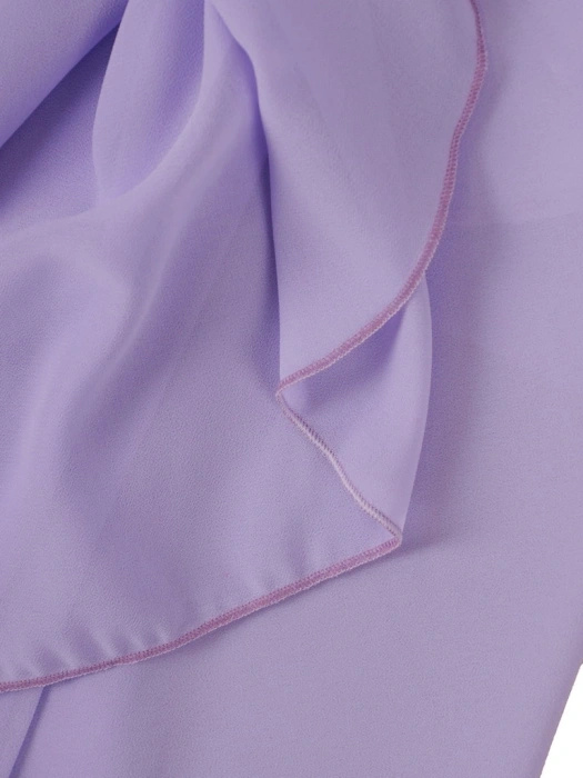 Elegancka liliowa sukienka maxi rozkloszowana – efektowne rozcięcia na rękawach i pasek w talii 36172