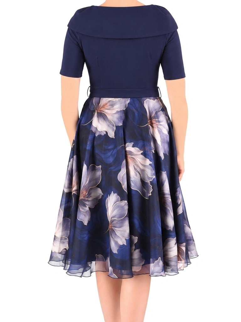 Elegancka sukienka koktajlowa midi w kwiaty – rozkloszowany fason z kopertowym dekoltem i paskiem 42495