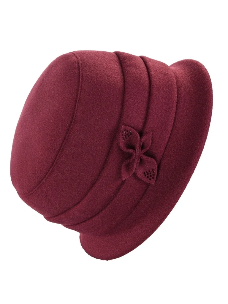 Elegancki kapelusz damski zimowy cloche w kolorze bordowym – ocieplany fason z krótkim rondem 40903