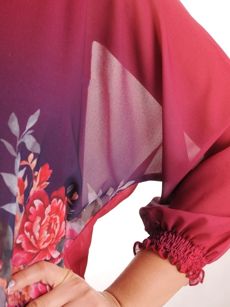 Wizytowa sukienka midi w kwiaty z rękawem kimono – sprytna narzutka wysmuklająca sylwetkę 33015