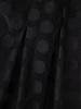 Czarna rozkloszowana sukienka midi w grochy z dekoltem łódka – optycznie wyszczuplające zaszewki i kontrafałdy 15519