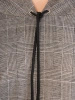 Elegancka prosta sukienka midi w kratę z rękawem 3/4 – fason z baskinką wysmuklający proporcje 33924