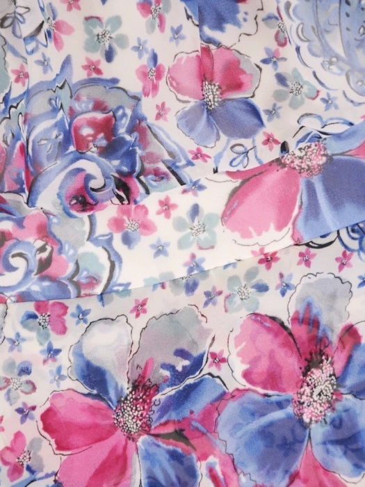 Elegancka sukienka wizytowa w kwiaty midi – rozkloszowany krój pięknie modelujący sylwetkę 39568