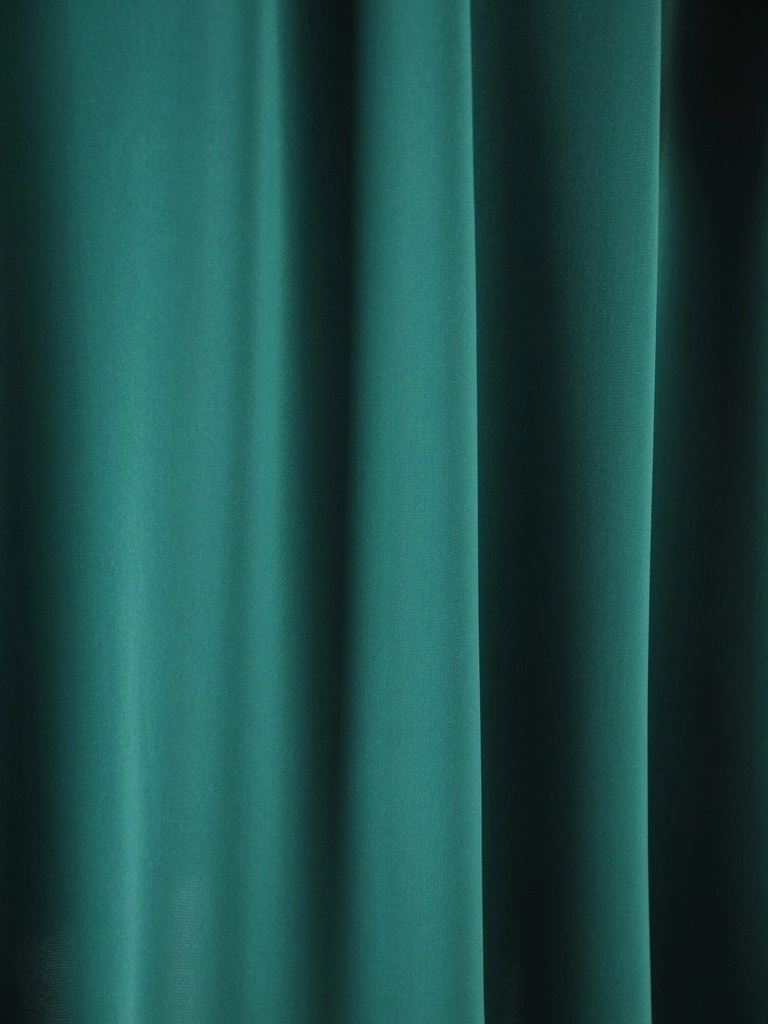 Elegancka zielona sukienka rozkloszowana midi – kobiecy krój z plisami podkreślający talię 36552