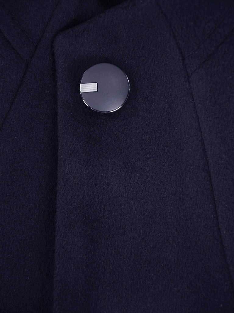 Elegancki płaszcz damski na jesień i zimę w odcieniu granatu – klasyczny fason z efektowną stójką 35083