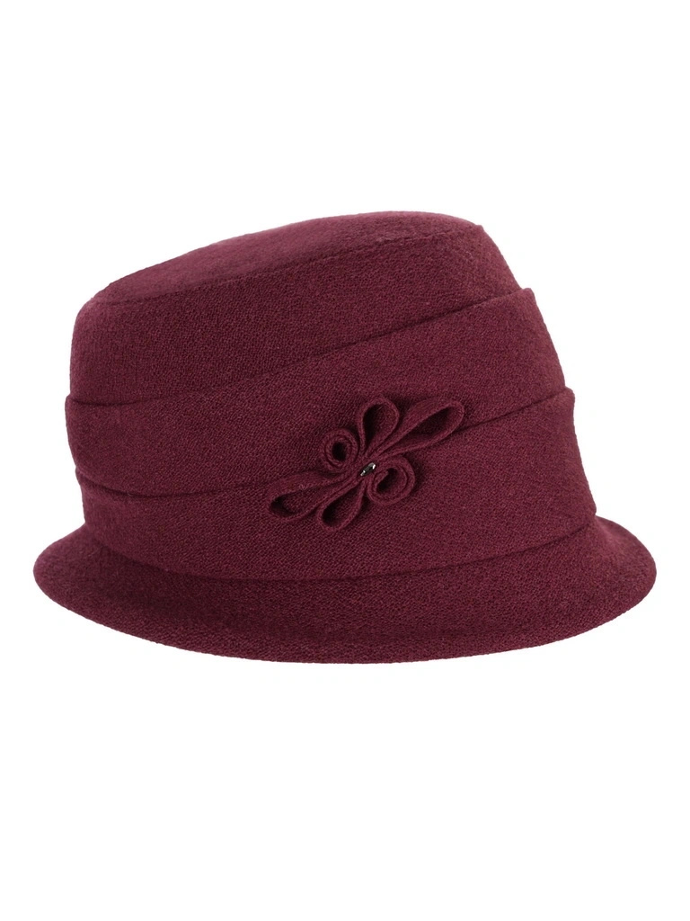 Elegancki kapelusz damski cloche w kolorze fuksji – kobiecy fason z ozdobnym akcentem na chłodne dni 42453