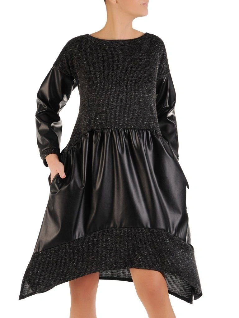 Elegancka sukienka trapezowa czarna – przedłużane boki optycznie modelują sylwetkę 27973
