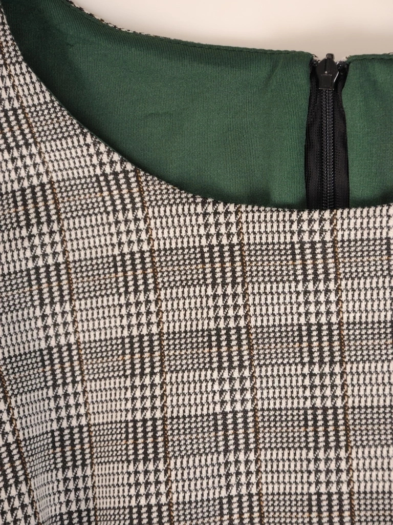 Stylowy komplet: szara sukienka midi w kratę z zielonym żakietem – z pionowymi zaszewkami modelującymi sylwetkę 33876