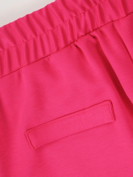 Elegancki garnitur damski na wesele amarantowy – prosty krój z wygodną gumką w pasie 38714