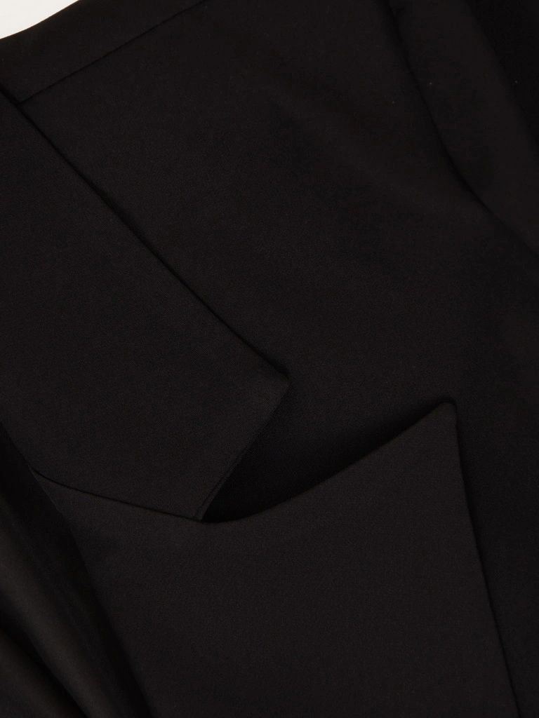 Elegancki czarny kostium damski – luźne spodnie z kantem i prosty żakiet z paskiem 42193