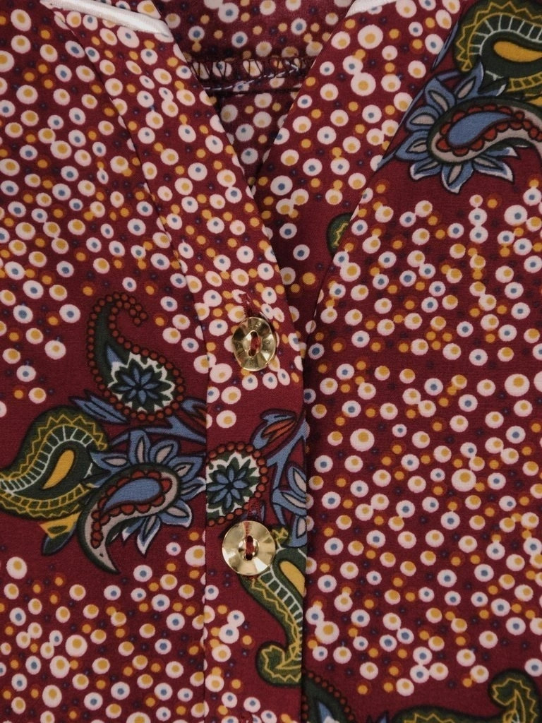 Elegancka bordowa tunika wiskozowa we wzory – prosty fason z ozdobnymi guzikami 23947