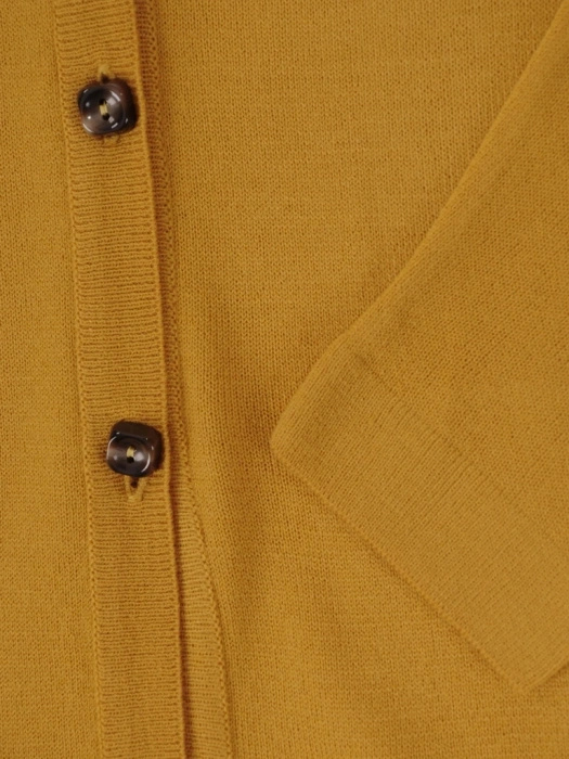 Elegancki sweter damski rozpinany musztardowy – prosty fason z dekoltem w serek na chłodne dni 38913