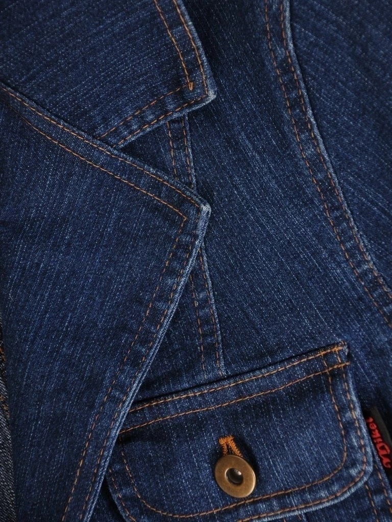 Bawełniany żakiet damski jeansowy o prostym fasonie – ponadczasowy model na guziki do casualowych stylizacji 29123