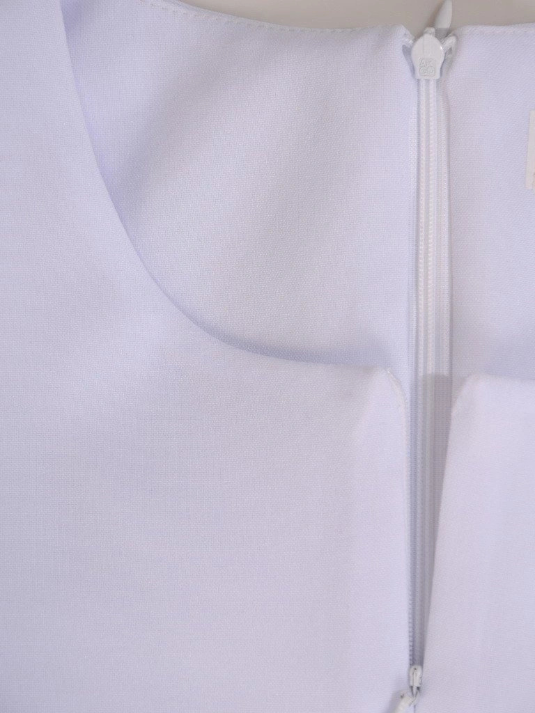 Czarno-biała sukienka rozkloszowana midi – kontrafałda i zamek przy dekolcie 19906