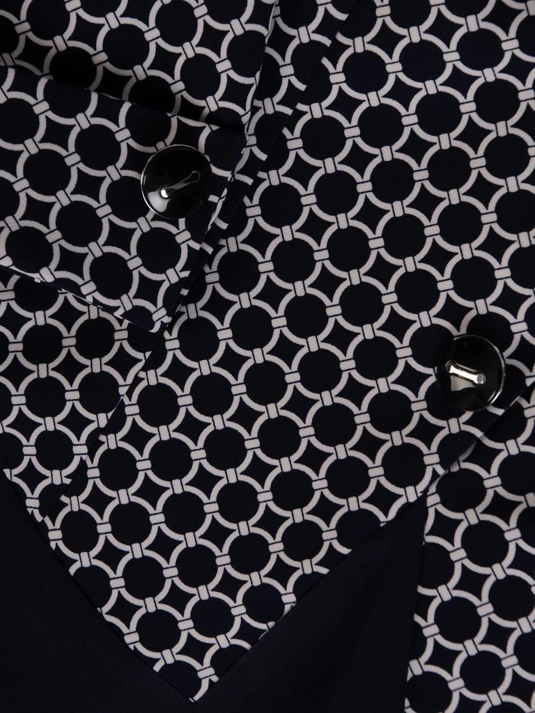 Elegancka prosta sukienka w groszki z kołnierzykiem – wysmuklający fason z ozdobnymi guzikami 24670