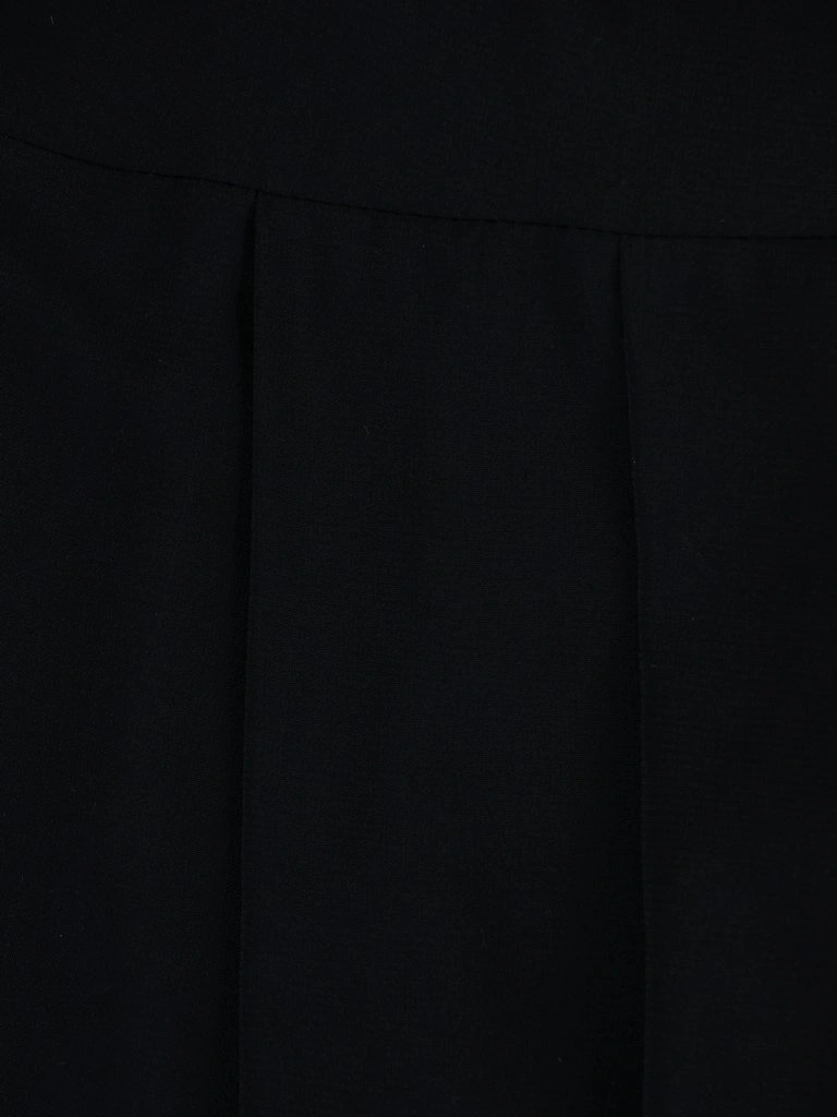 Czarna rozkloszowana sukienka koktajlowa z plisami – kobiecy fason maskujący biodra 3215