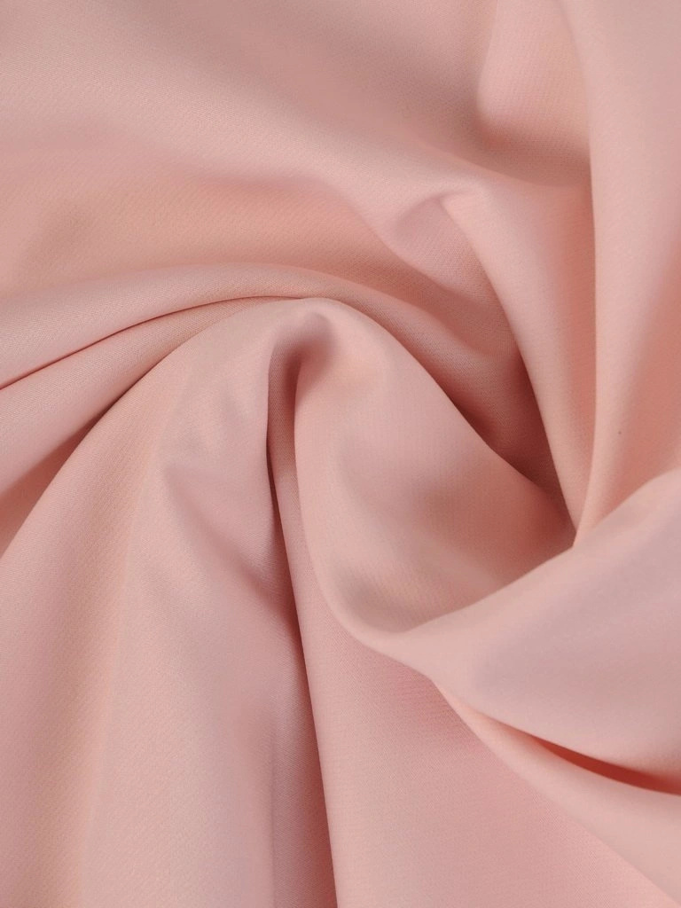 Elegancka suknia wieczorowa w pudrowym różu maxi – rozkloszowany fason z efektownym rozcięciem 22924