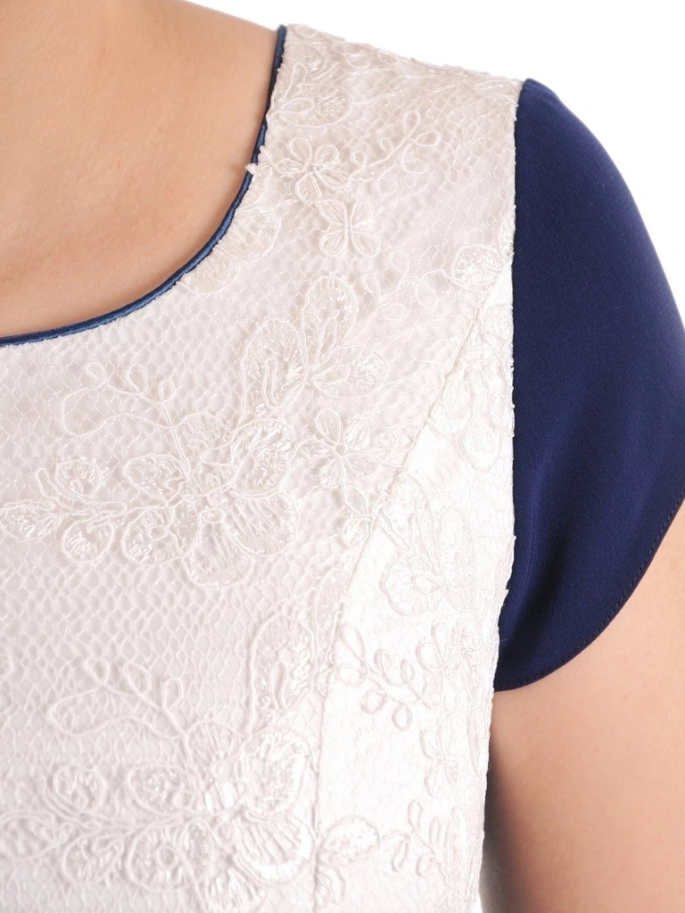 Granatowa garsonka damska na wesele w kwiaty – prosta kreacja z luźnym żakietem 39480
