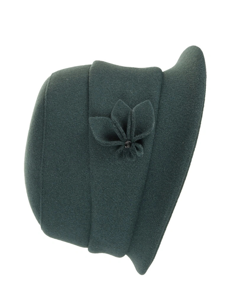 Elegancki kapelusz damski zimowy cloche w butelkowej zieleni – ciepłe nakrycie głowy z regulacją obwodu 42409