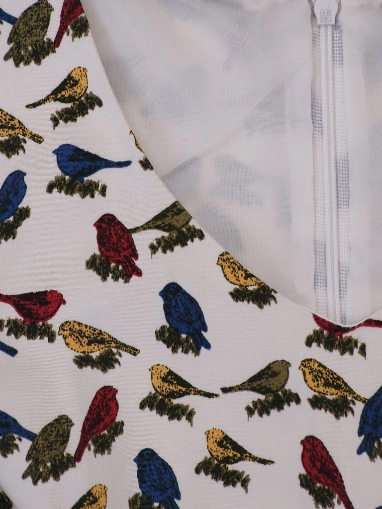 Oliwkowa sukienka bawełniana w zwierzęcy print – prosty fason wysmuklający sylwetkę 6448