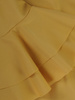 Modna sukienka z broszką 15740, żółta kreacja z efektownymi rękawami.