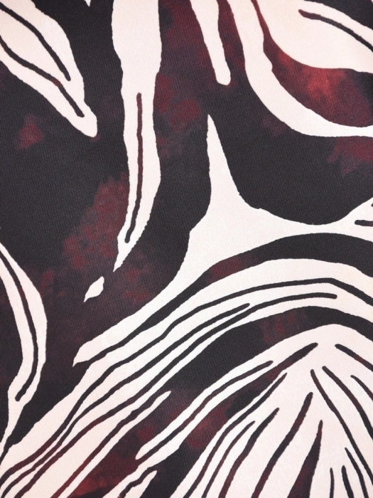 Wizytowa beżowa bluzka z długim rękawem w elegancki print – prosty krój z kobiecym dekoltem w łódkę 42100
