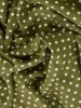 Wiskozowa sukienka rozkloszowana w grochy khaki – fason podkreślający talię i kobiece kształty 41410