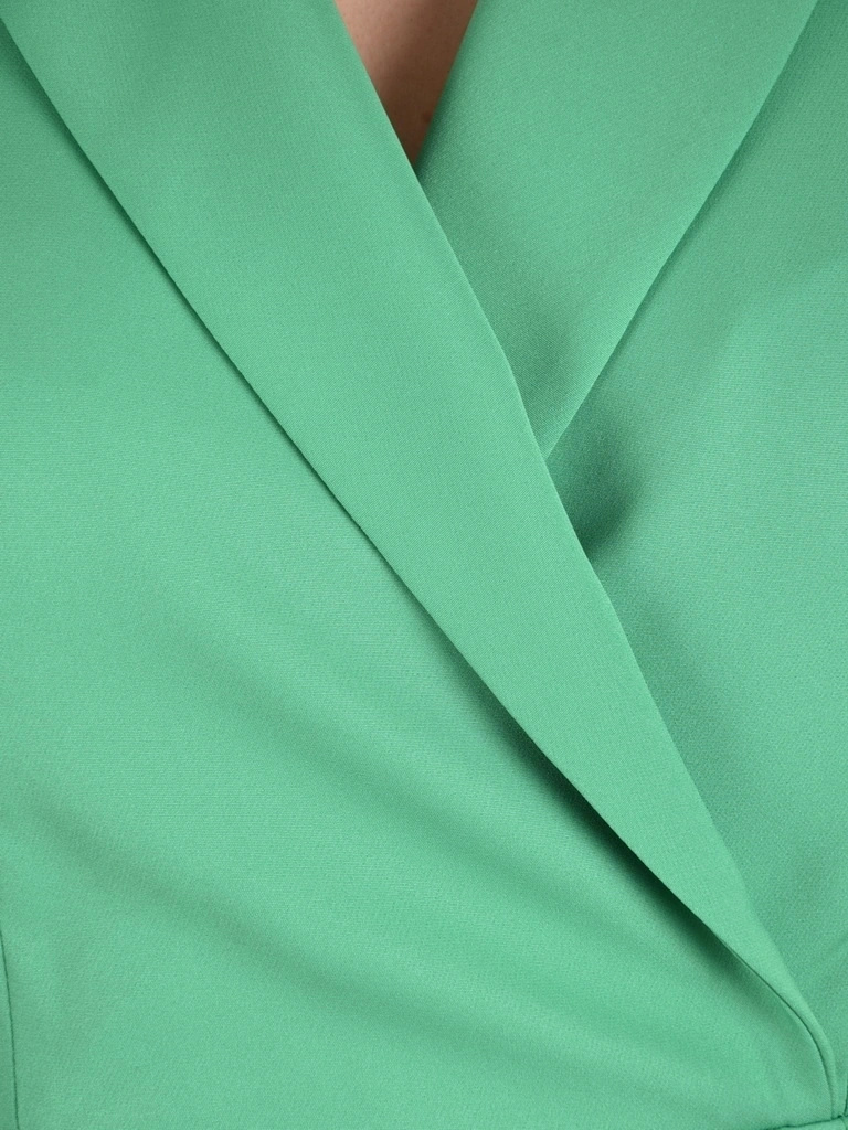 Zielona sukienka szmizjerka midi z kołnierzykiem – prosty krój z ozdobnymi guzikami 41501