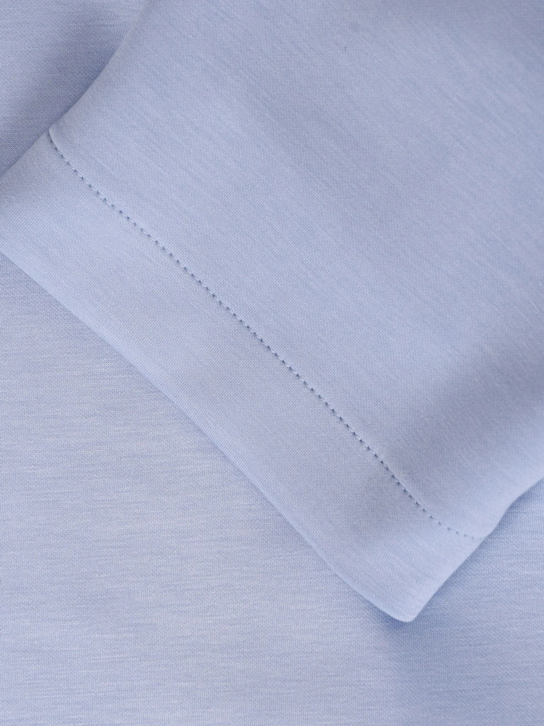 Elegancki błękitny komplet ze spodniami – z falbaną optycznie wysmuklającą sylwetkę 41384