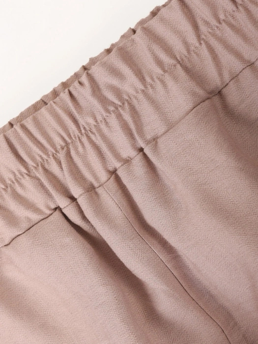 Elegancki wiskozowy komplet damski ze spodniami cappuccino – fason z wiązaniem modelujący talię 39949