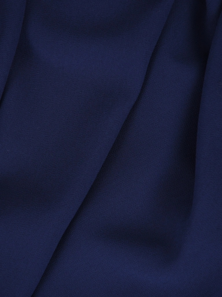 Elegancka sukienka rozkloszowana midi w kolorze granatowym – kobiecy krój wysmuklający talię 30678