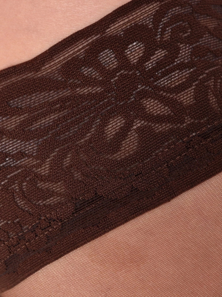 Eleganckie pończochy damskie ciemny brąz 20 DEN – kobiecy detal z silikonem pięknie podkreślający nogi 40570