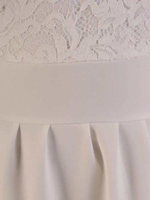 Elegancka sukienka maxi ecru rozkloszowana z dekoltem w łódkę – swoboda ruchów i głębokie rozcięcie 22919
