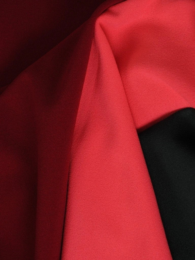 Wizytowa sukienka rozkloszowana midi bordowa z dekoltem w łódkę – fason pięknie modelujący talię 18601