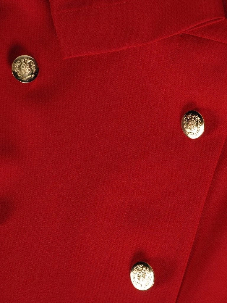 Czerwona sukienka kopertowa z rękawem 3/4 – ozdobne guziki i przeszycia wysmuklające sylwetkę 20034