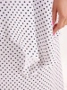 Elegancka sukienka trapezowa w groszki – zwiewny fason tuszujący niedoskonałości 38245