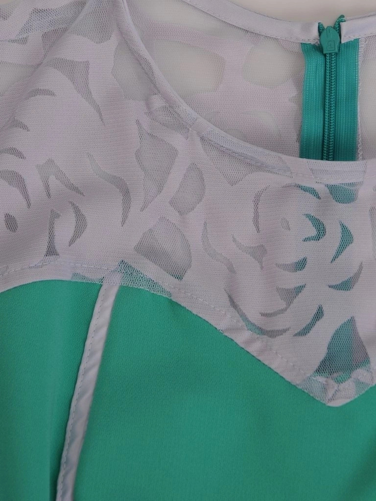 Elegancka prosta sukienka damska w odcieniach zieleni – wysmuklający fason z efektowną koronką 11699