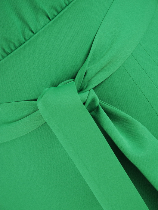 Elegancka sukienka z paskiem w odcieniu zieleni 36092