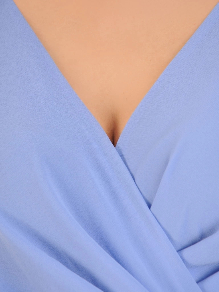 Elegancka suknia wieczorowa maxi rozkloszowana niebieska – kobiecy krój wysmuklający sylwetkę 33794
