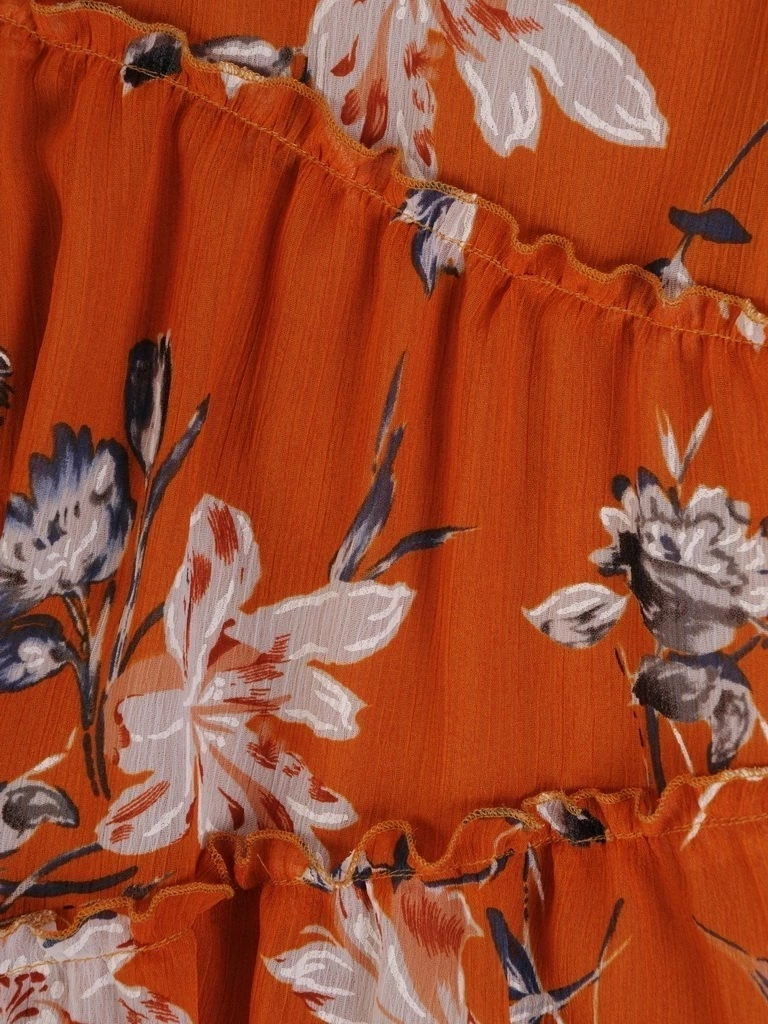Elegancka sukienka trapezowa midi w jesienne kwiaty – swobodny krój maskujący biodra 25262