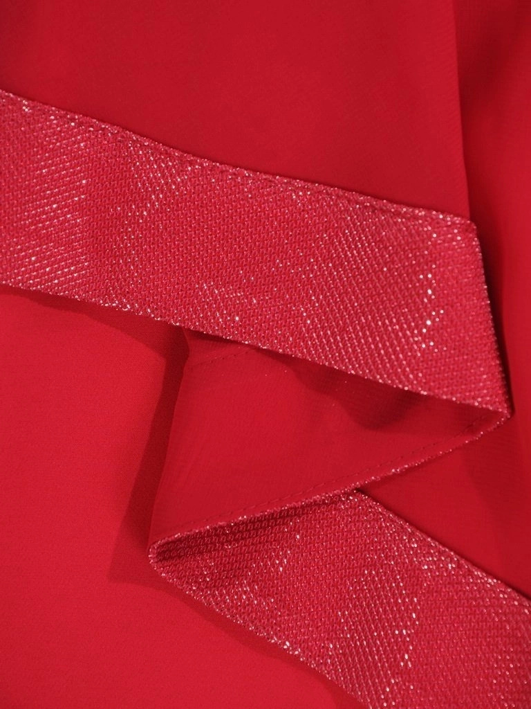 Malinowa sukienka na święta i przyjęcia o prostym kroju – szyfonowa narzutka z połyskiem 26356