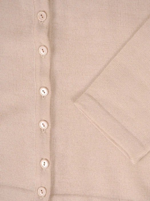 Elegancki sweter damski rozpinany w odcieniu beżowym – prosty fason z miękkiej dzianiny na chłodne dni 39246