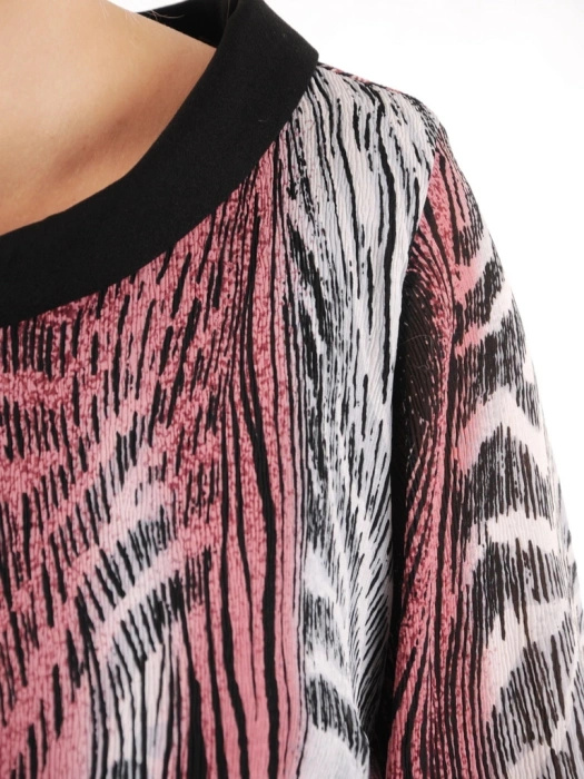 Komplet z tuniką w zwierzęcy print i czarnymi spodniami wide leg – komfortowy fason maskujący sylwetkę 39257