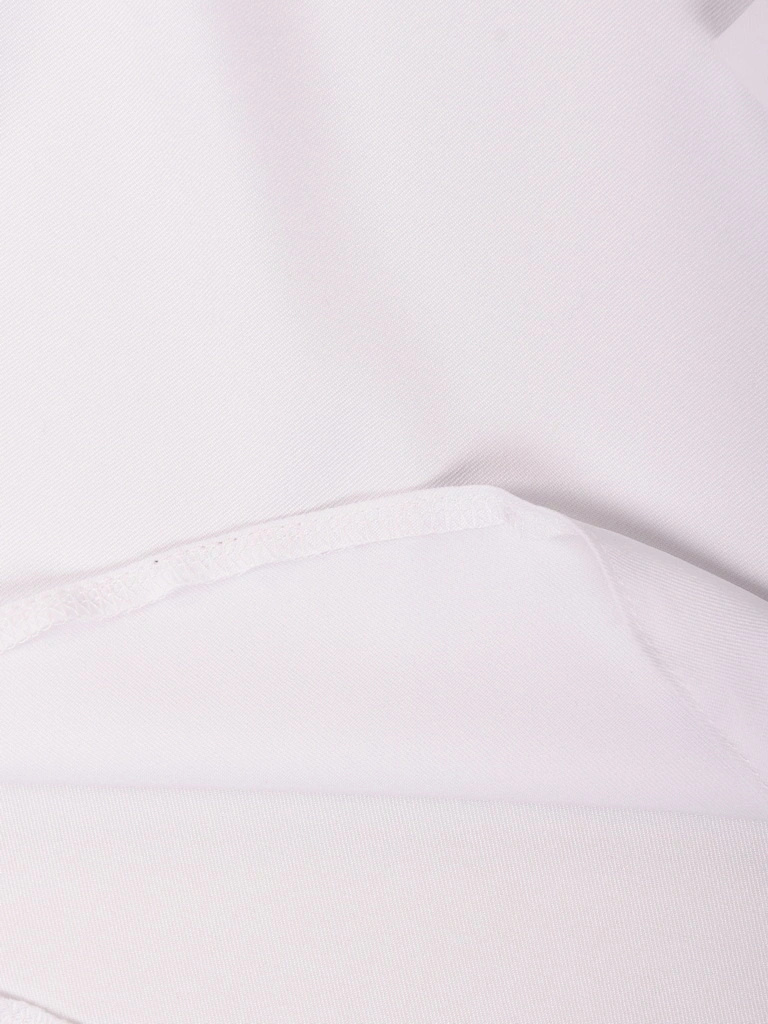 Elegancka biała bluzka wizytowa o prostym kroju – dekolt w serek wysmuklający szyję, rękaw 3/4 40325
