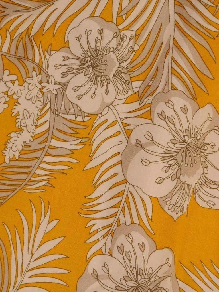 Wiskozowa sukienka maxi o prostym kroju w liście – dekolt w serek i zmysłowe rozcięcie 26298