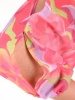 Różowa sukienka koktajlowa rozkloszowana w kwiaty – kobiecy fason z paskiem podkreślający talię 42042