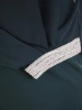 Elegancka zielona sukienka na andrzejki i wesele – narzutka kimono maskująca niedoskonałości 26330