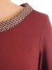 Elegancka wiśniowa sukienka midi z półgolfem – rozkloszowany fason z wysmuklającymi przeszyciami 34859