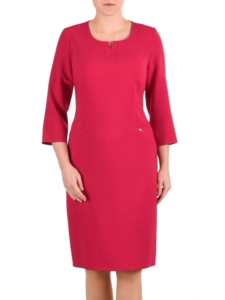 Elegancka malinowa sukienka midi o prostym kroju – modelujące pionowe przeszycia i rękaw 3/4 24931