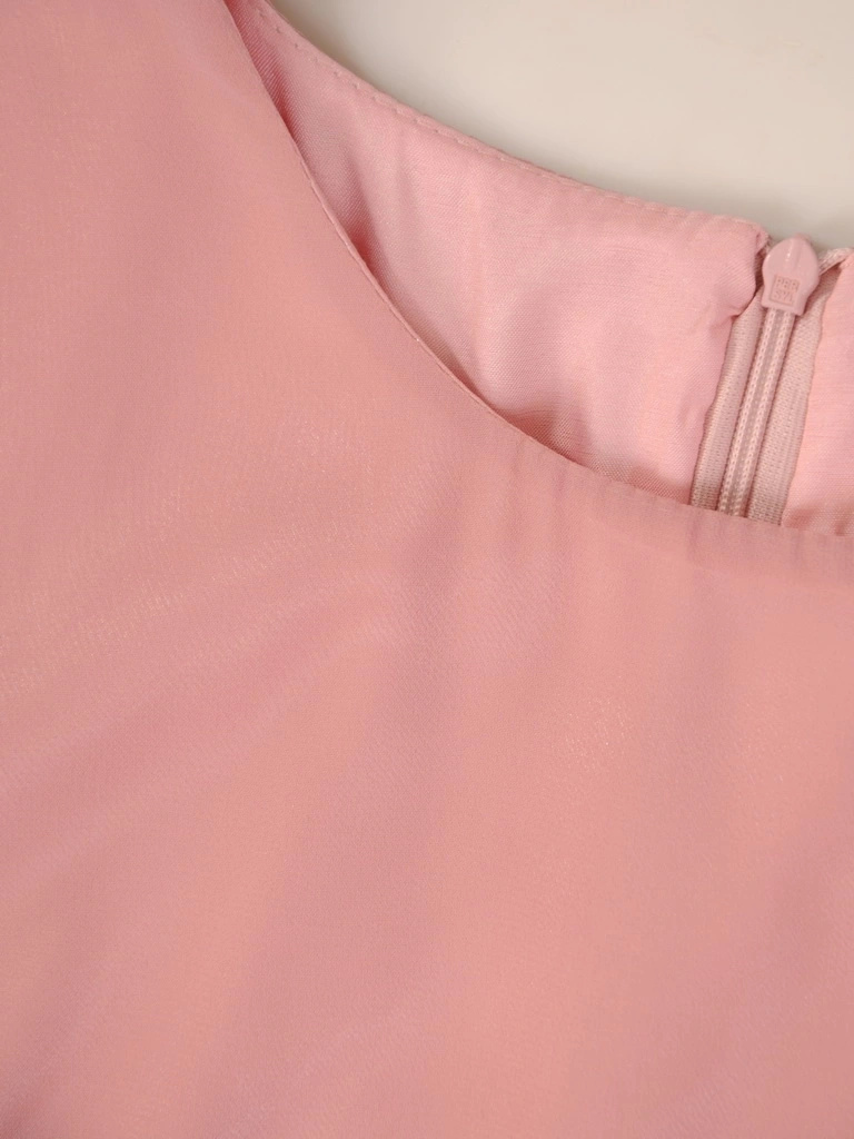 Elegancka sukienka trapezowa midi w kwiaty – lekki fason pięknie modelujący figurę 33305